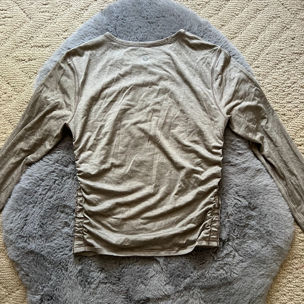 Lululemon Womens Gray Shirt Sz 6 Scrunch